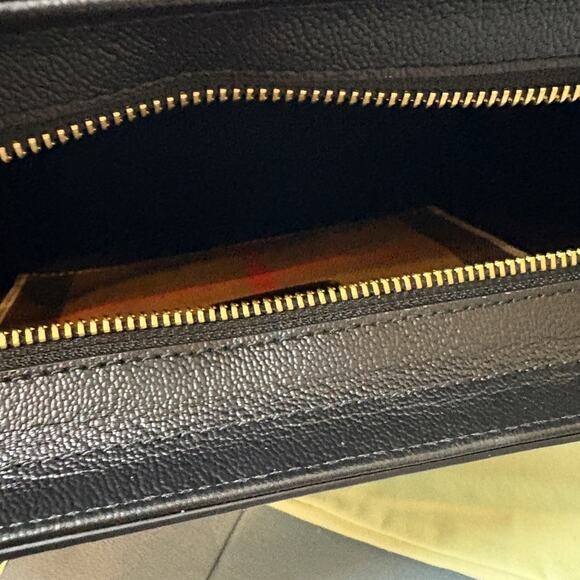 Burberry Black and Tan Banwell top handle Handbag - Picture 8 of 9